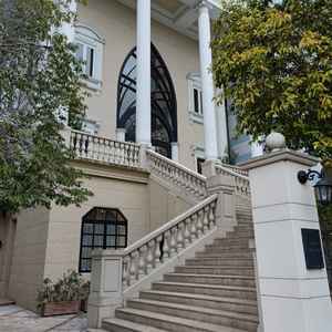 入口から入ってすぐにお城のような建物となっておりました。