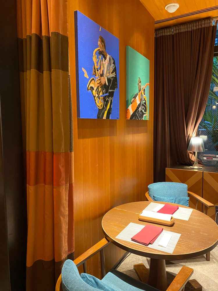 1階のフロアが普段はレストランですが、挙式日は待ち合いのフロアとして使えてとても便利だと思いました。