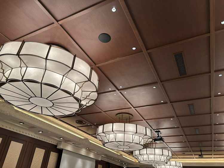 明治時代から建っている建物のため、当時をイメージした内装となっている