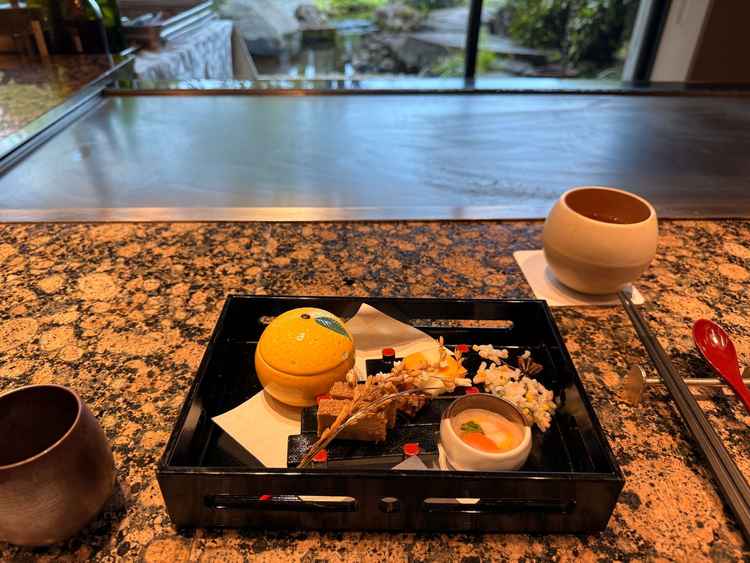 和の前菜の試食。見た目でも楽しめる食事