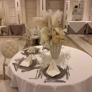 テーブルコーディネート。お花の感じやテーブルセッティングも結婚式だーとテンション上がりました