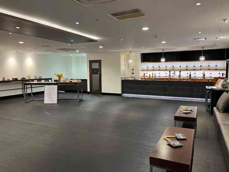 こちらの会場でウェルカムパーティーの時間を設けておりゲストと楽しい時間を過ごせます。