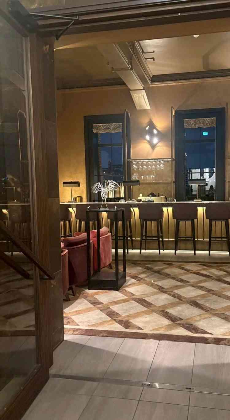 挙式から披露宴開始までの前室。お茶を召し上がれます。