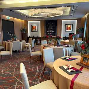 40名までの披露宴会場です。おしゃれでゆったりと過ごせそうな印象でした。