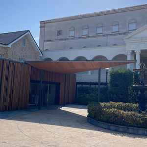 外観。ホテルと一体型になってるので宿泊から式まで一貫して行えるのが最高