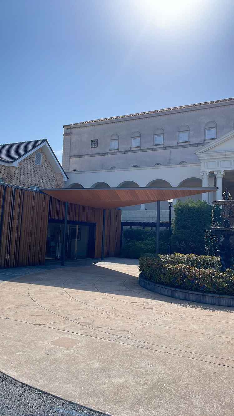 外観。ホテルと一体型になってるので宿泊から式まで一貫して行えるのが最高