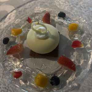 結婚指輪をイメージしたというデザートが本当に可愛かったです！これが出てきたらかなり印象に残ります