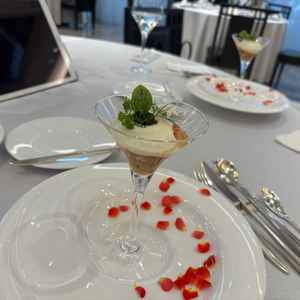 コース料理に普段含まれていないオードブル。ぜひ追加したいと思えるほど美味しかったです。