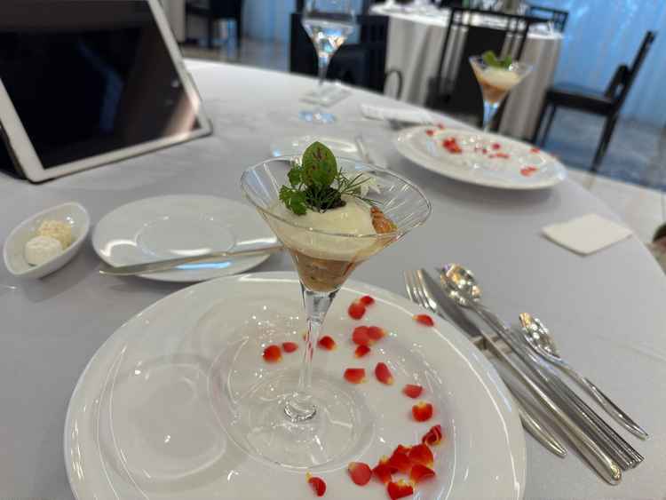 コース料理に普段含まれていないオードブル。ぜひ追加したいと思えるほど美味しかったです。