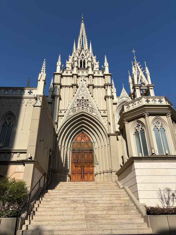 名古屋駅のすぐ側にありながら、大聖堂の写真にはビルなどは一切映らない。