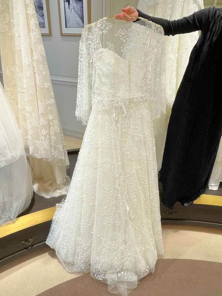 ウエディングドレスです。