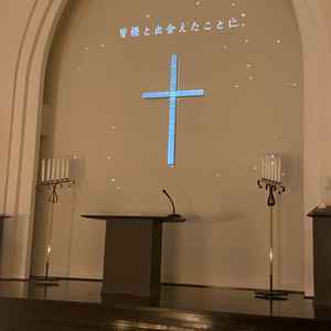 チャペルでは動画も流せるようで、新郎新婦入場前に感動的な演出も見せることができるようでした。