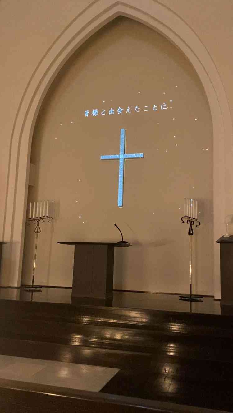 チャペルでは動画も流せるようで、新郎新婦入場前に感動的な演出も見せることができるようでした。