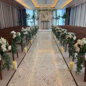 エレベーターを開けたらすぐにチャペル。可愛い雰囲気で、東京タワーもみえて素敵でした。