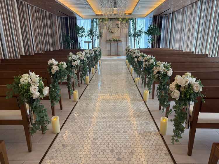 エレベーターを開けたらすぐにチャペル。可愛い雰囲気で、東京タワーもみえて素敵でした。