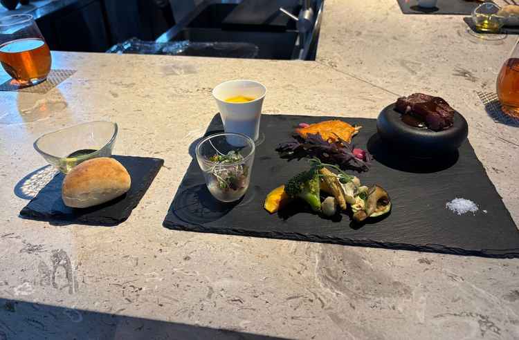 実際に提供される料理をワンプレートで試食しました。どれも大変美味しく、満足のできる料理でした。