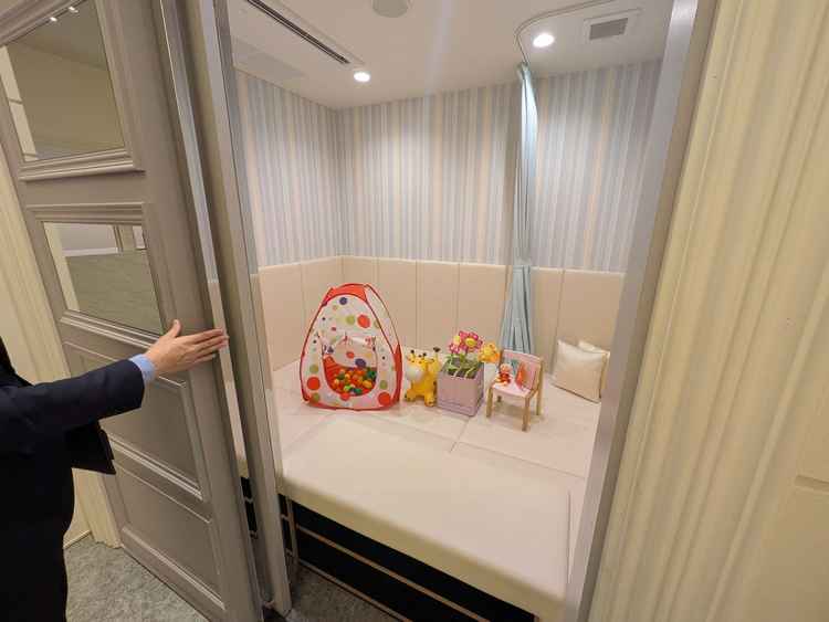 披露宴会場にキッズスペースがあるためお子様連れのゲストを呼びやすい設備が揃っている