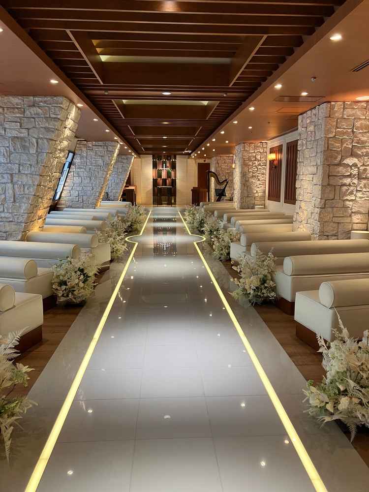 チャペル。パージンロードが長めでした。