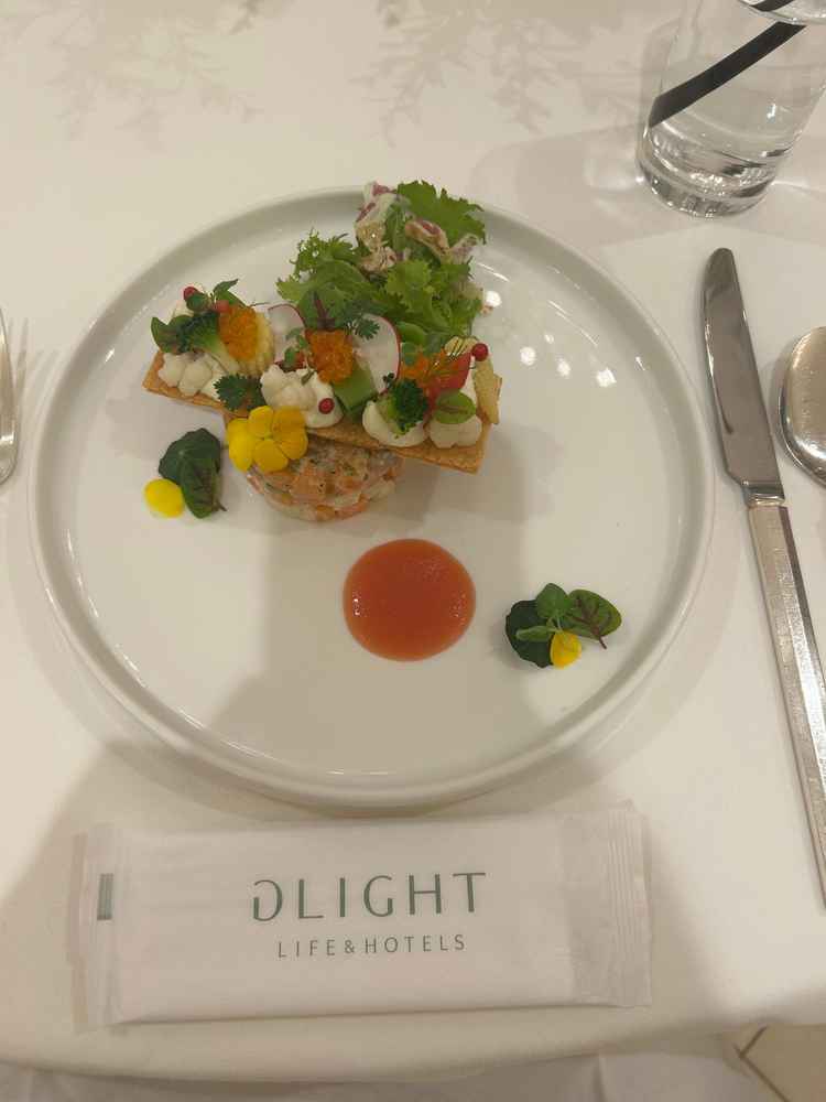 前菜では、スタンダードプランから➕800円のもの、サーモンとタルタルの相性抜群でとっても美味しかった