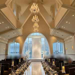 チャペルは自然光が入るように設計されており、天気が良ければとてもきれいだと思います