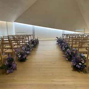 チャペル。写真と違って結構距離が近く感じる作りでした。