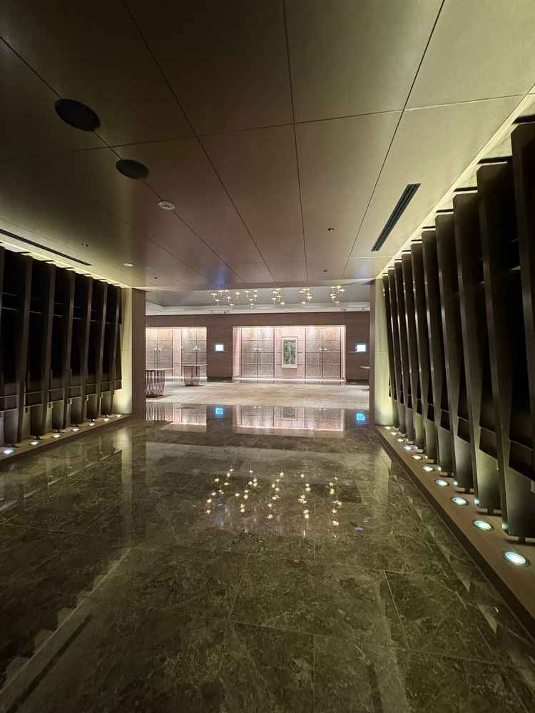 フォトを残すにも素敵な空間。壁面に花を飾ることも可能。