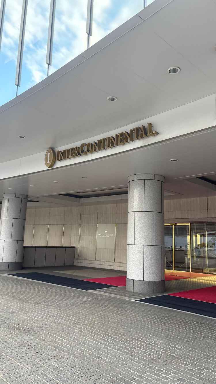 エントランスの様子。みなとみらい駅、桜木町駅からも徒歩圏内で行きやすかったです。