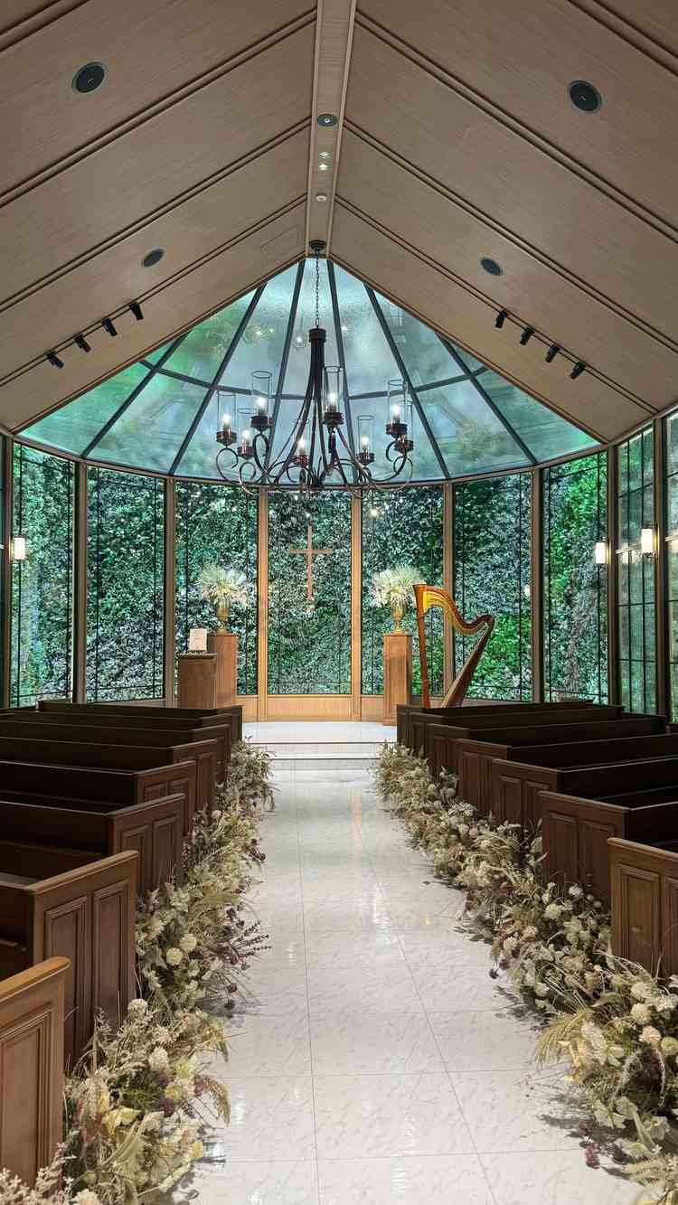 とっても素敵でした。全天候型で、ガーデン挙式がいいけど雨が不安という方にはぴったりだと思います。