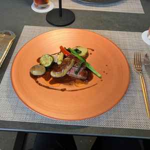 試食の牛フィレとフォアグラのソテー。ソースもとても美味しかった。