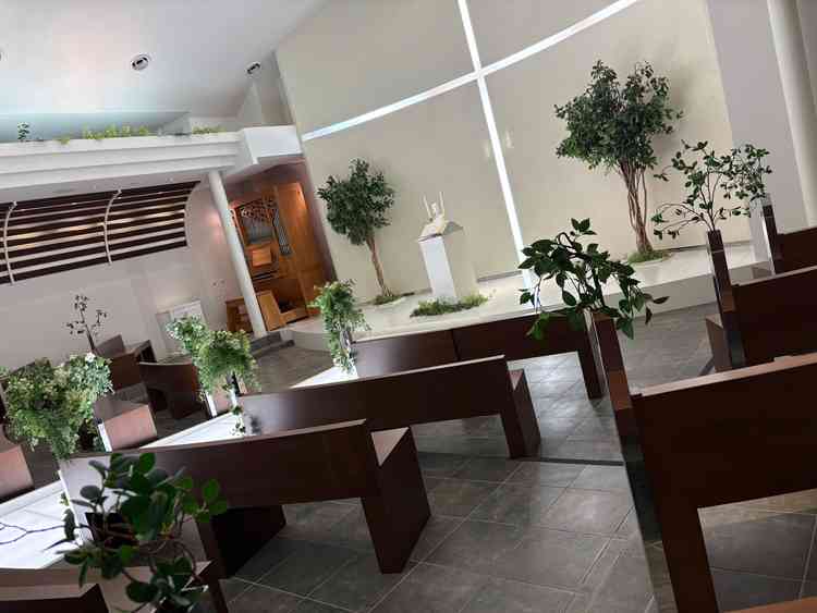 チャペル。4列が珍しく、新郎新婦とゲストの距離が近い点が良い。