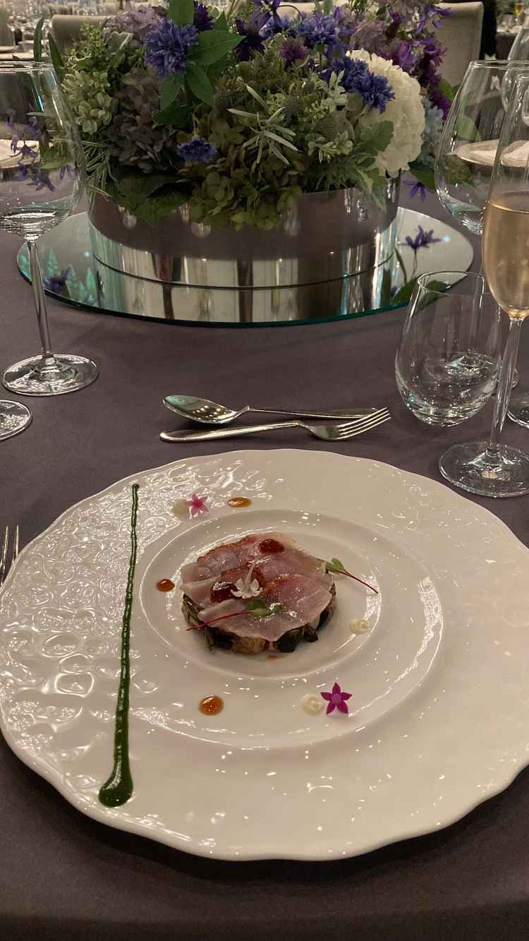 お料理です。お料理もクオリティが高く、びっくりしました。お魚が美味しかったです。