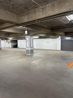 地下駐車場は広く。身障者用の駐車スペースもあった。