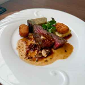 フェアの試食で食べた肉料理。味付けも食べやすい。