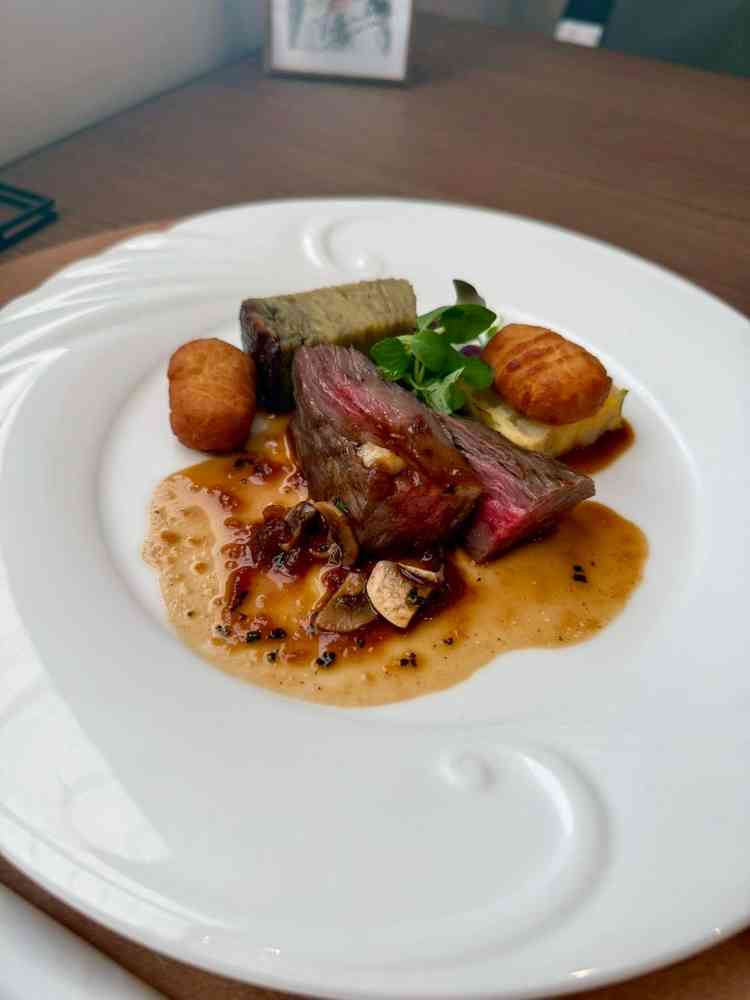 フェアの試食で食べた肉料理。味付けも食べやすい。