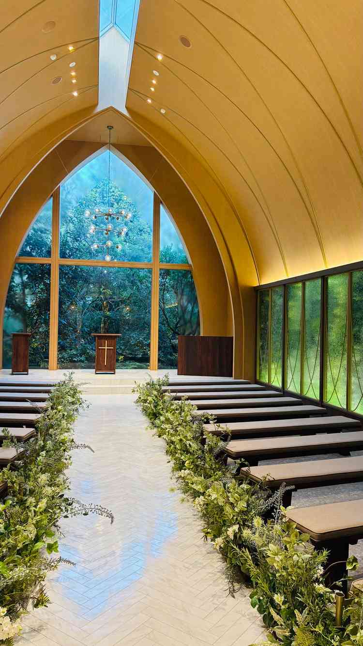 ヴィクトリアハウスの森のチャペル 自然を全身に感じるけど外の世界とは切り離された空間で不思議な感覚