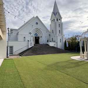 中庭から見たチャペル。