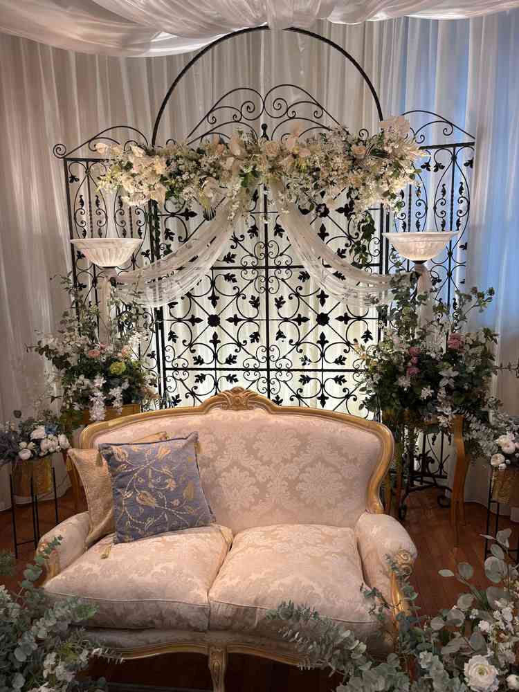 後ろのお花飾りが可愛らしかったです。