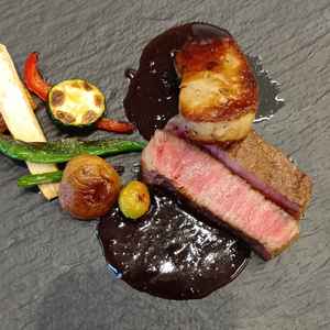 お料理。お肉とフォアグラと野菜。絶品。このお料理がでてきたら、みんなに喜んでもらえると思った。