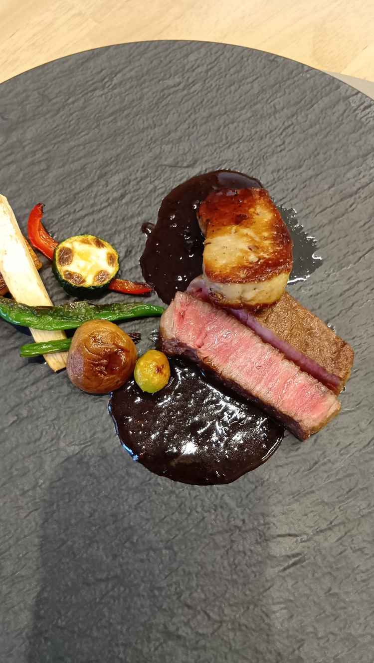 お料理。お肉とフォアグラと野菜。絶品。このお料理がでてきたら、みんなに喜んでもらえると思った。