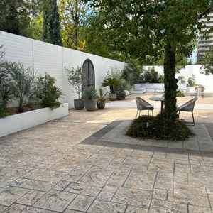 チャペル前の庭の写真。式場の前が道路だが全く見えなかったので良かった。