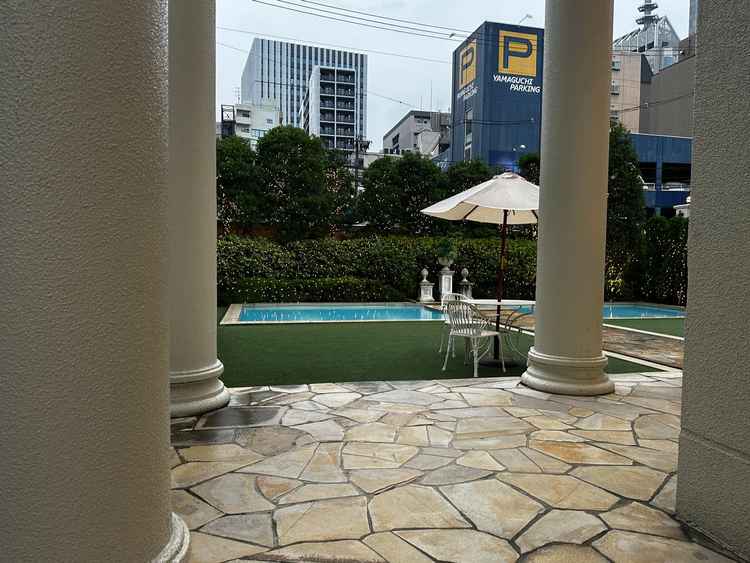 外のプール