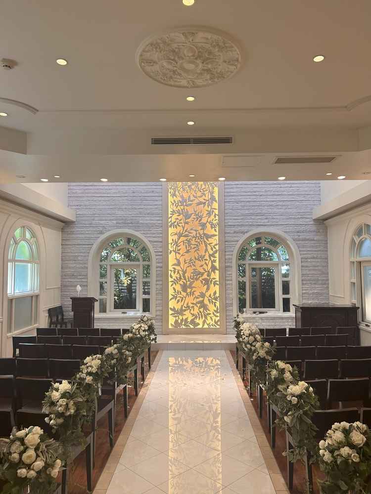 窓や吹き抜けがあり、開放感があった。