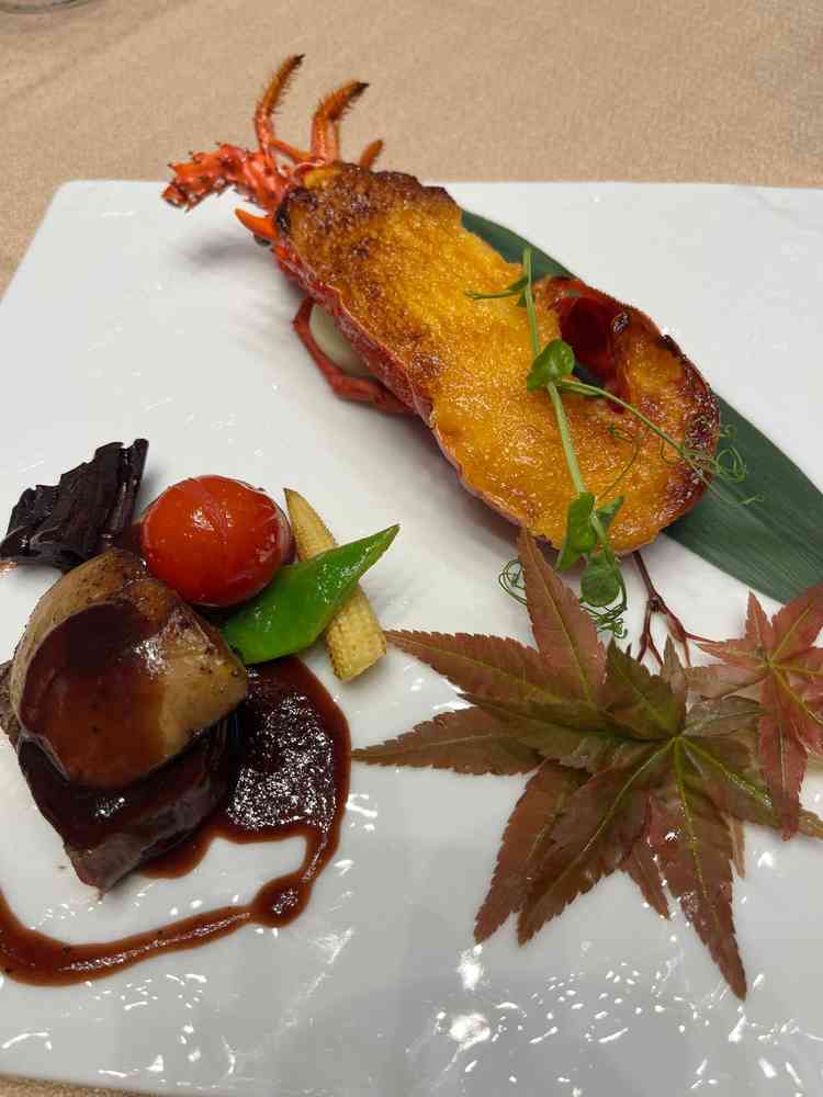 試食のメイン料理。伊勢海老を使用したお料理がとても美味しかったです。