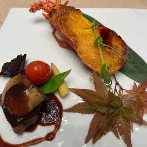 試食のメイン料理。伊勢海老を使用したお料理がとても美味しかったです。