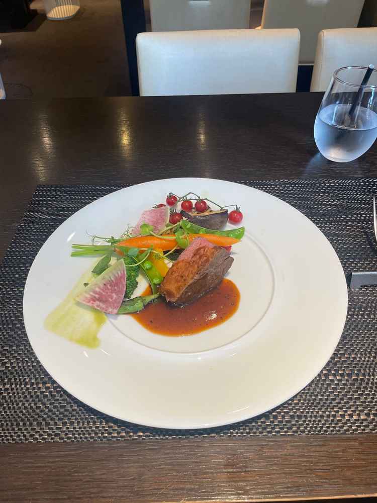 野菜が新鮮で美味しいメイン料理でした。