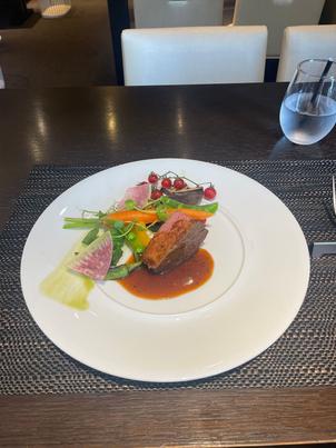野菜が新鮮で美味しいメイン料理でした。