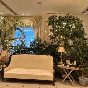 披露宴会場前の空間。ここもフォトスポットとなりそう。