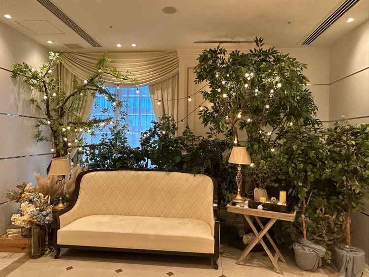 披露宴会場前の空間。ここもフォトスポットとなりそう。