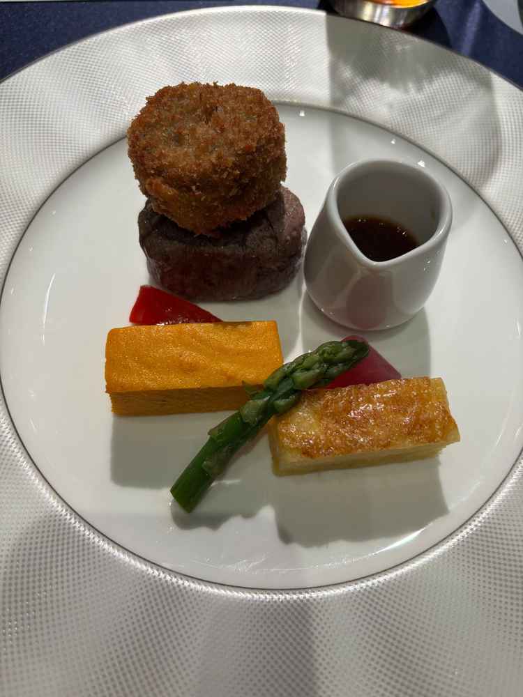 試食会ではパンとフィレステーキロッシーにをいただいた。どちらも非常に美味しかった。