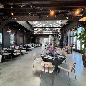 屋上にある挙式会場。テラスもついており、カジュアルでインダストリアルな雰囲気でした。